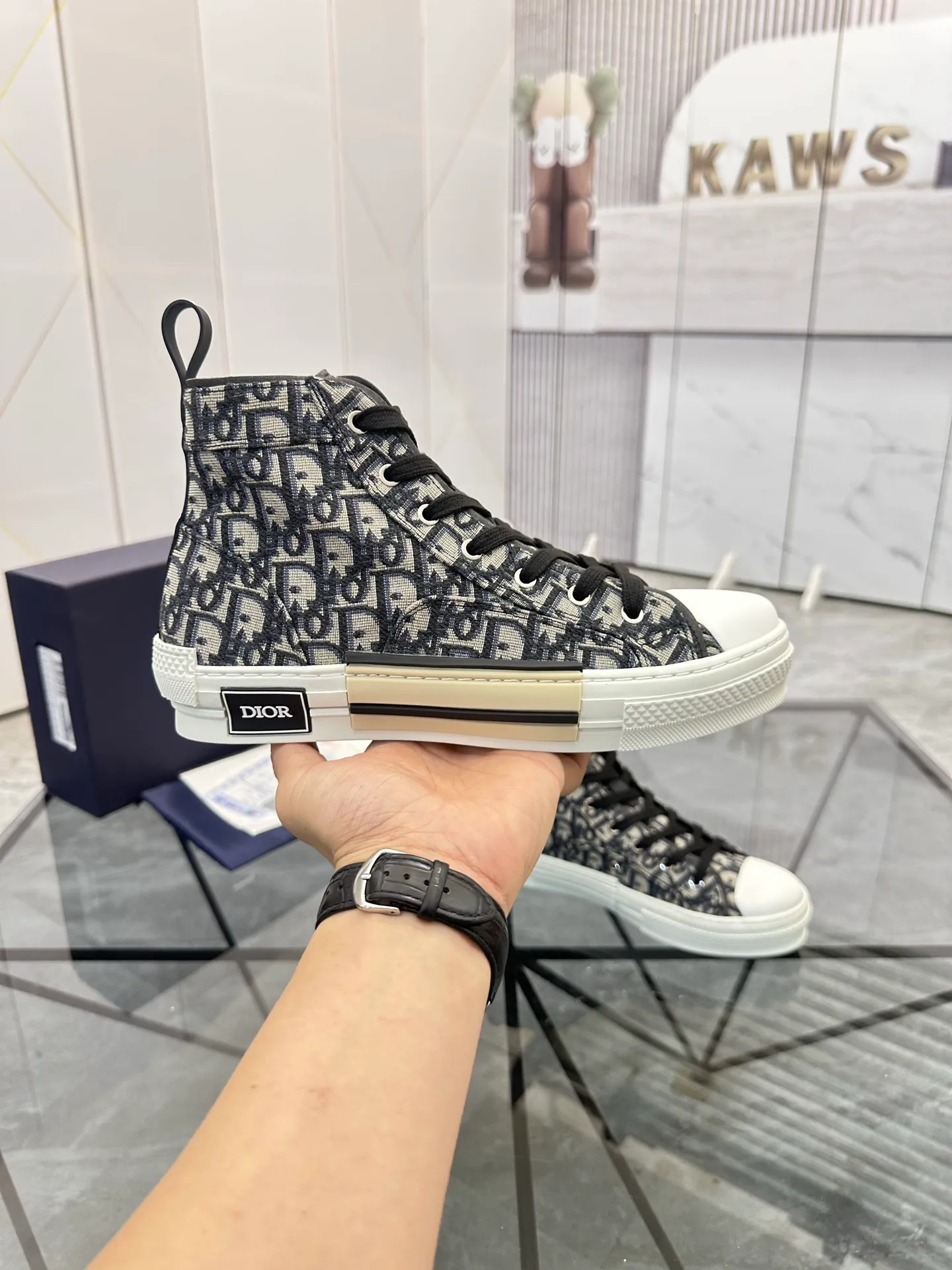 Selling men's shoes 💰: 💰P460¥ Product trademark: Dio* "Dior*" high-top casual shoes Regular size: 36-45 (can be customized to 46) Couple style B23 Product materials: Upper imported original fabric, breathable lining, original outsole. No.: 007